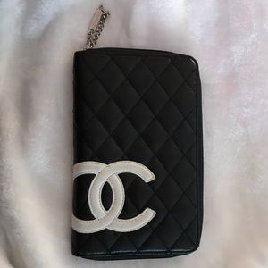 Large Chanel wallett Authentic